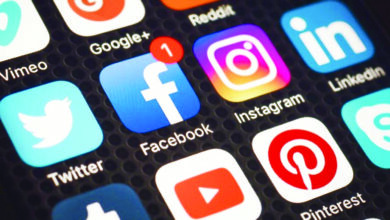 Photo of सोशल मीडिया: संवाद का माध्यम या निजता का संकट ?