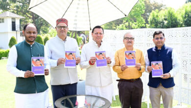 Photo of मुख्यमंत्री ने किया ‘‘उत्तराखण्ड़ की मिट्टी से-नायक से जन नायक पुष्कर सिंह धामी’’ पंचाग टेबल कैलेंडर का विमोचन