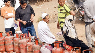 Photo of गैस की किल्लत या सिस्टम की सुस्ती? वैश्विक संकट में पिसती जनता