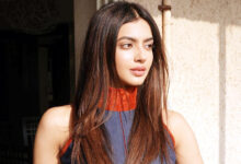 Photo of सूरज की सुनहरी किरणों में निखरी काशिका कपूर की दिलकश चमक