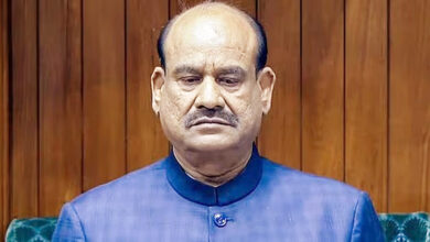 Photo of लोकसभा अध्यक्ष ओम बिरला के खिलाफ अविश्वास प्रस्ताव गिरा: संसदीय परंपराओं की बड़ी परीक्षा में रहे सफल