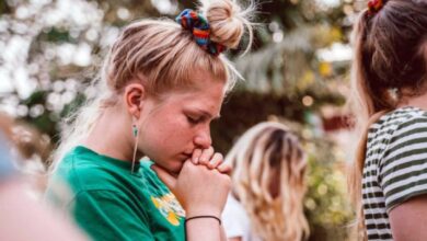 Photo of म्यूट मोड पर किशोर मन: स्क्रीन के पीछे का अनसुना शोर