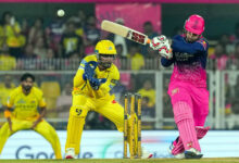 Photo of 15 वां जन्मदिन मनाने के तीन दिन बाद 15 गेंद में अर्द्धशतक जड़ छा गए वैभव सूर्यवंशी