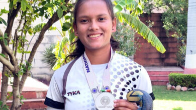 Photo of बेहद प्रेरक है नौशीन नाज का सिवनी में सब्जी बेचने से अंडर 18 महिला राष्ट्रीय हॉकी शिविर तक का सफर