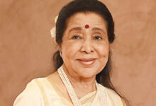 Photo of सूरों की आशा बनकर गूंजती रहेगी आशा भोसले