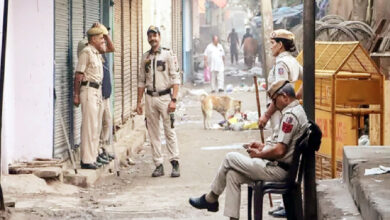 Photo of दिल्ली पुलिस की कार्यशैली पर प्रश्न चिन्ह क्यों?