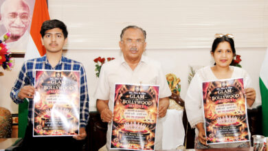 Photo of स्पीकर श्री देवनानी ने किया “ग्लैम ऑफ़ बॉलीवुड” पोस्टर का विमोचन
