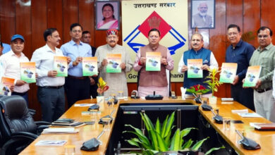 Photo of सीएम धामी ने लोक निर्माण विभाग द्वारा तैयार की गई आगामी 05 वर्षों के कार्यों से संबंधित मास्टर प्लान पुस्तिका का विमोचन किया