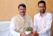 Photo of पत्रकार लोकतंत्र के चौथे स्तंभ के रूप में सरकार और जनता के बीच एक महत्वपूर्ण सेतु का कार्य करते हैं : ध्रुव रौतेला