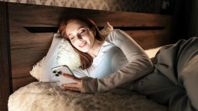 Photo of समय से पहले बूढ़ा बना देगी आपकी स्क्रीन: डिजिटल बुढ़ापे से कैसे बचें?