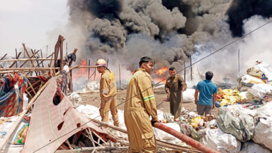 Photo of गाजियाबाद में इंदिरापुरम थाना क्षेत्र के कनावनी गांव में सैंकड़ों झुग्गी – झोपड़ियों में लगी भीषण आग