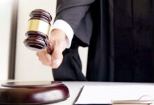 Photo of महिला जज के रीडर को महिला वकील ने पकड़वाया