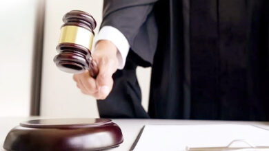 Photo of महिला जज के रीडर को महिला वकील ने पकड़वाया