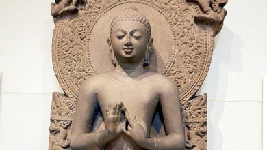 Photo of बुद्धचक्रप्रवतर्तन मुद्रा में