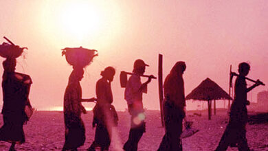 Photo of मजदूर: शहरों का ढांचा बुनने वाले, फिर भी हाशिए पर खड़े सपने