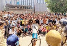 Photo of नोएडा में भड़का श्रमिक आंदोलन