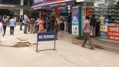 Photo of सरकार नहीं बल्कि डॉक्टर खुद तय कर रहे हैं दवाओं की कीमत