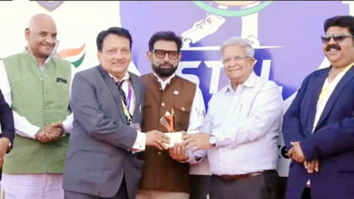 Photo of कमेंटेटर शम्भू नाथ पांडेय को विशेष सम्मान, गुजरात के वित्त मंत्री ने किया सम्मानित