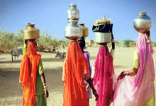 Photo of पानी ढोती ज़िंदगियाँ: ‘वॉटर वाइफ’ और ग्रामीण भारत की सच्चाई