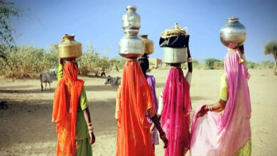 Photo of पानी ढोती ज़िंदगियाँ: ‘वॉटर वाइफ’ और ग्रामीण भारत की सच्चाई