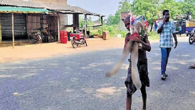 Photo of एक गठरी, जिसने पूरी व्यवस्था को कठघरे में खड़ा कर दिया