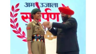 Photo of गर्व के पल: गुरुकुल चोटीपुरा की दो NCC कैडेट्स श्रेया और काव्य मुरादाबाद में उत्तराखण्ड गवर्नर के हाथों हुईं सम्मानित