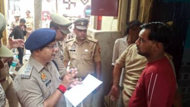 Photo of हिस्ट्रीशीटर और स्नेचरों का थाना साहिबाबाद पुलिस ने घर-घर जाकर किया सत्यापन