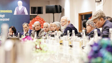 Photo of भारत अब सिर्फ विकसित नहीं हो रहा, विश्व को विकसित कर रहा है