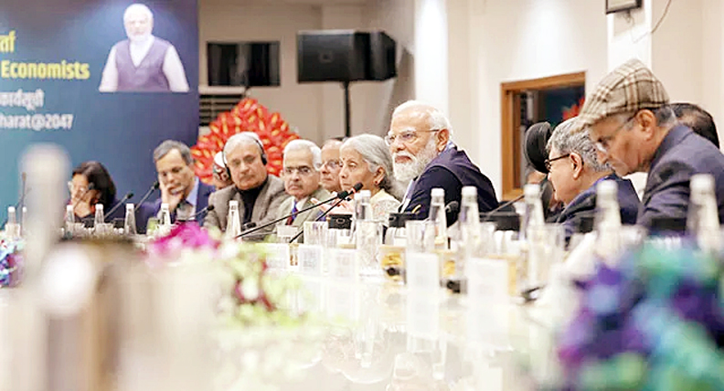 भारत अब सिर्फ विकसित नहीं हो रहा, विश्व को विकसित कर रहा है