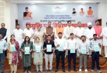 Photo of विभिन्न विभागों में चयनित 221 अभ्यर्थियों को मुख्यमंत्री ने नियुक्ति पत्र वितरित किए