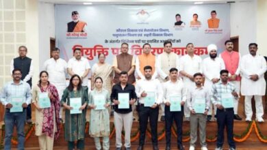 Photo of विभिन्न विभागों में चयनित 221 अभ्यर्थियों को मुख्यमंत्री ने नियुक्ति पत्र वितरित किए