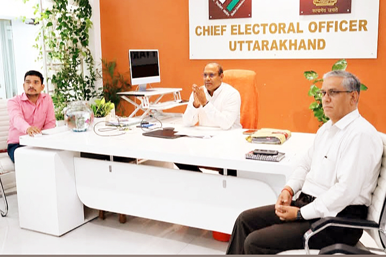 सीईओ ने एसआईआर अभियान की समीक्षा की