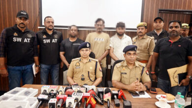 Photo of गाजियाबाद पुलिस का बड़ा खुलासा “ऑपरेशन प्रहार” के अन्तर्गत अवैध असलाह व कारतूस की तस्करी करने वाले अन्तर्राज्यीय गिरोह के 3 शातिर सदस्य गिरफ्तार
