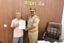 Photo of इंदिरापुरम थाने के साइबर सेल ने साइबर फ्राड के शिकार पीड़ित के 1 लाख 61 हज़ार रुपए कराए वापस