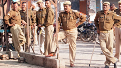 Photo of कहां चला गया पुलिस के हाथों में लहराने वाला डंडा
