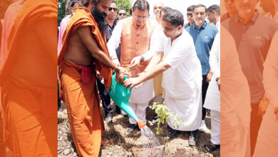 Photo of सीएम धामी ने मालाग्राम में पौधरोपण कर पर्यावरण संरक्षण एवं हरित उत्तराखण्ड का संदेश दिया