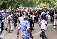 Photo of लोकतंत्र में हक मांगना गुनाह नहीं, फिर जंतर-मंतर पर छात्रों का बर्बर दमन क्यों?