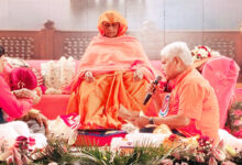 Photo of गुरु के सान्निध्य में शब्द नहीं, चेतना बोलती है : माँ विजया