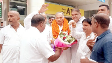 Photo of बनारस एयरपोर्ट पहुंचने पर राष्ट्रीय लोकदल के महासचिव त्रिलोक त्यागी का हुआ भव्य स्वागत