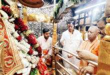 Photo of मुख्यमंत्री योगी ने मां विंध्यवासिनी के दरबार में की पूजा-अर्चना