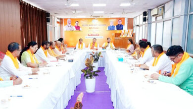 Photo of मुख्यमंत्री ने पौड़ी सांसद, विधायकगण व जिलाध्यक्षों के साथ बैठक की