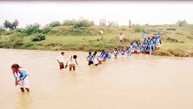 Photo of शिक्षा से जुड़ी जान जोखिम में डालने वाली चिन्ताजनक मजबूरियां