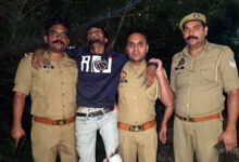 Photo of इन्दिरापुरम पुलिस द्वारा एक स्नैचर पुलिस मुढभेड़ में गिरफ्तार
