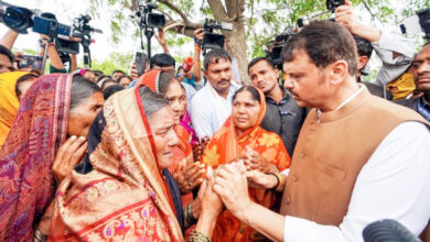 Photo of सूखा खेतों में है, सवाल व्यवस्था की जड़ों में