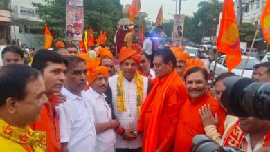 Photo of महंत अवैद्यनाथ महाराज की पुण्यतिथि पर श्री कृष्ण जन्मभूमि को अतिक्रमण से मुक्त करवाने के लिए विश्व हिंदू महासंघ ने निकाली शोभायात्रा