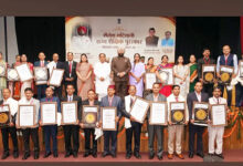 Photo of शिक्षक एवं शिक्षिकाओं को राज्यपाल ने सम्मानित किया
