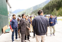 Photo of उत्तरकाशी के डीएम ने जिले के उच्च हिमालयी क्षेत्र से ट्रेकर्स के सुरक रेस्क्यू ऑपरेशन का लिया जायजा
