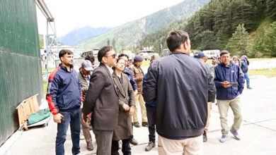 Photo of उत्तरकाशी के डीएम ने जिले के उच्च हिमालयी क्षेत्र से ट्रेकर्स के सुरक रेस्क्यू ऑपरेशन का लिया जायजा