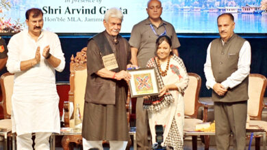 Photo of कश्मीर की अनकही विरासत को शब्द दे रहीं डॉ. वैदेही तमन