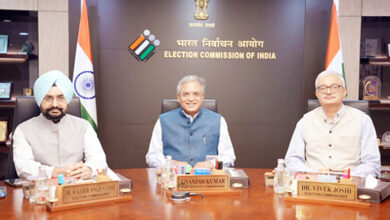 Photo of लोकतंत्र की शुचिता और चुनावी सुधार: आयोग की देर से जागी चेतना